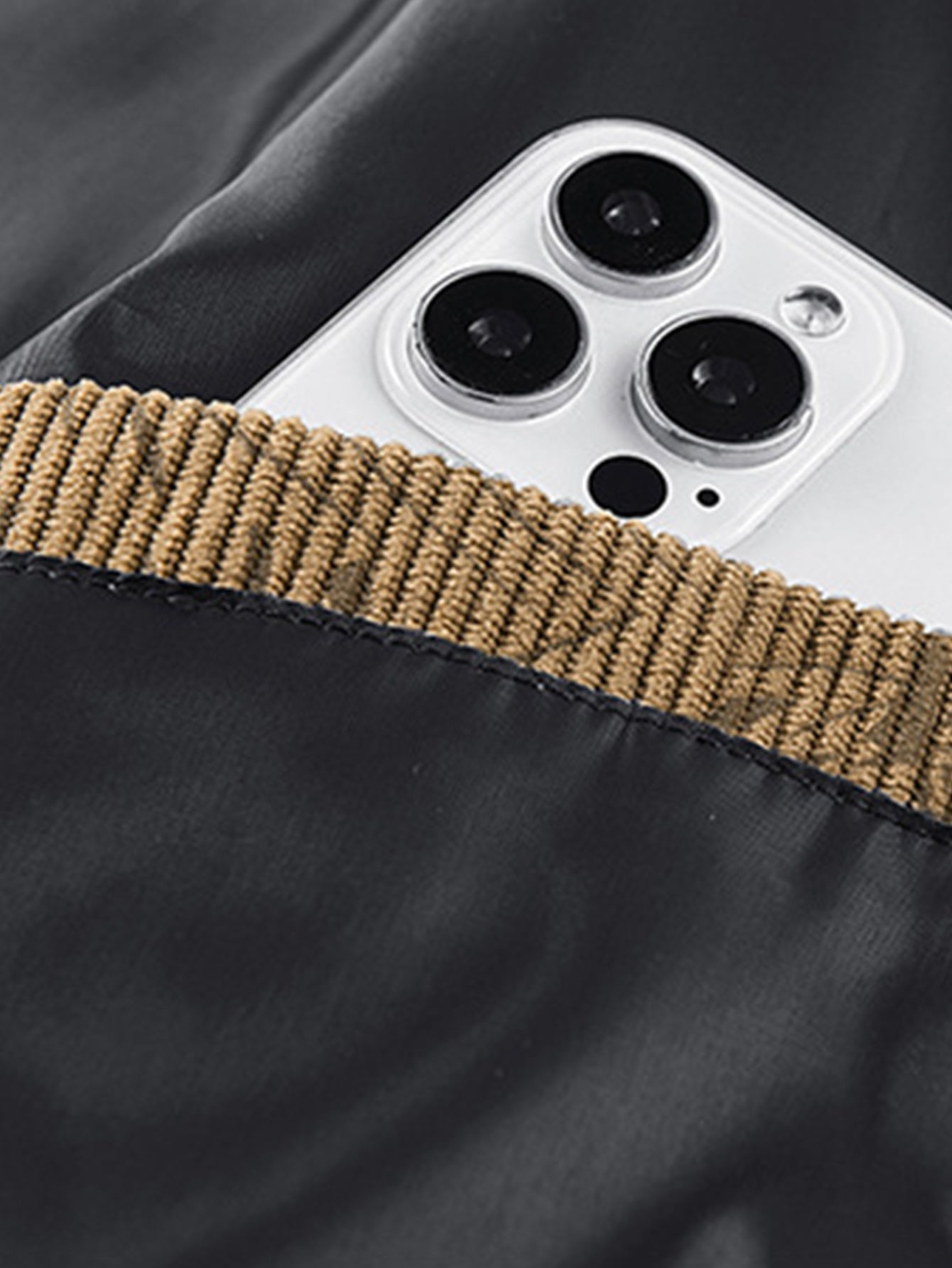 Kurtka sztruksowa z tłoczonym motywem liści w stylu vintage