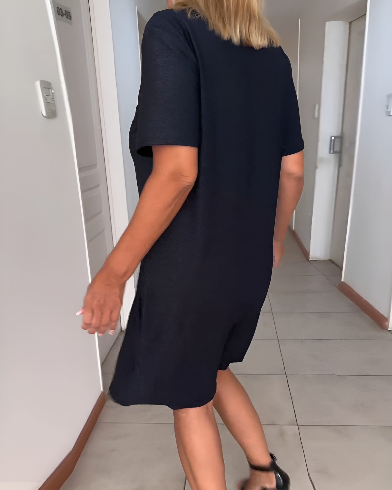 Laurence | Elegancka Sukienka z Dekoltem w Serek